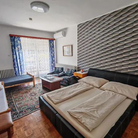 Gasthof Open Vendeghaz 3*